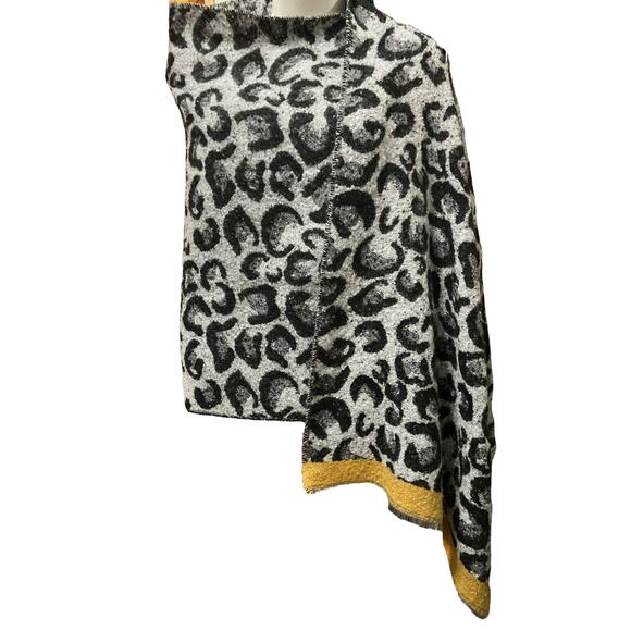 Collection Eighteen Women's B/W & Yellow Animal Print Pashmina Sweater Wrap OS - Picture 3 of 6